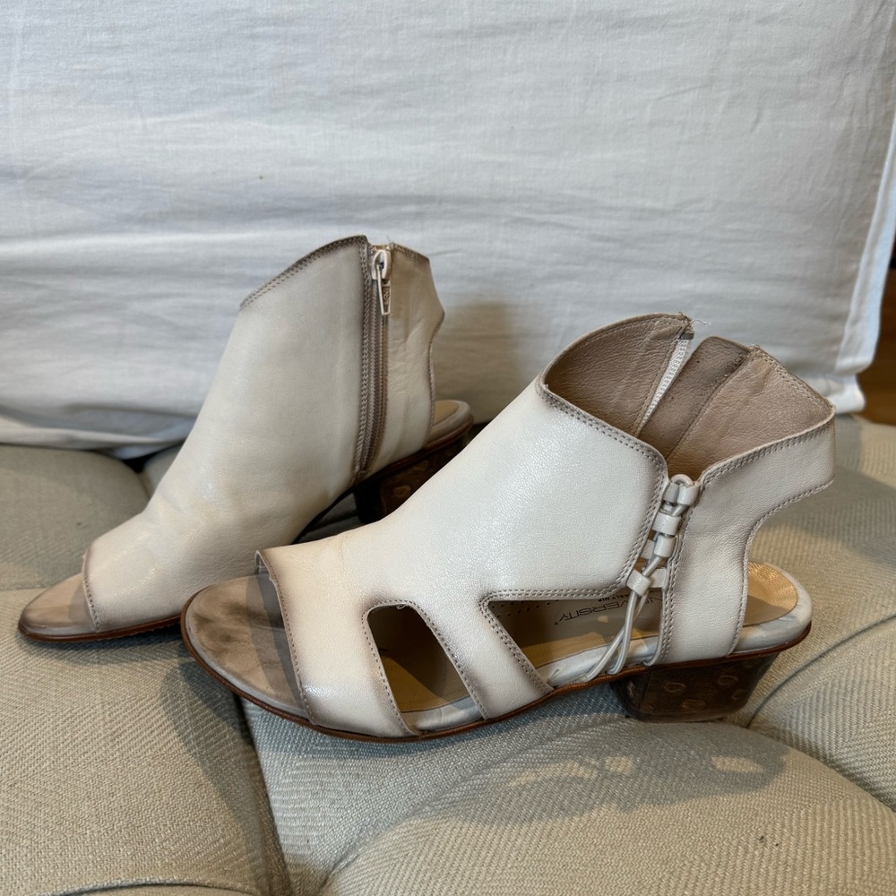 Unity In diversity sandal